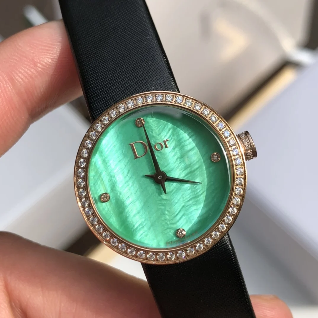 1 Malachite dial with 4 diamond hour markers and polished — photographed off the sweep