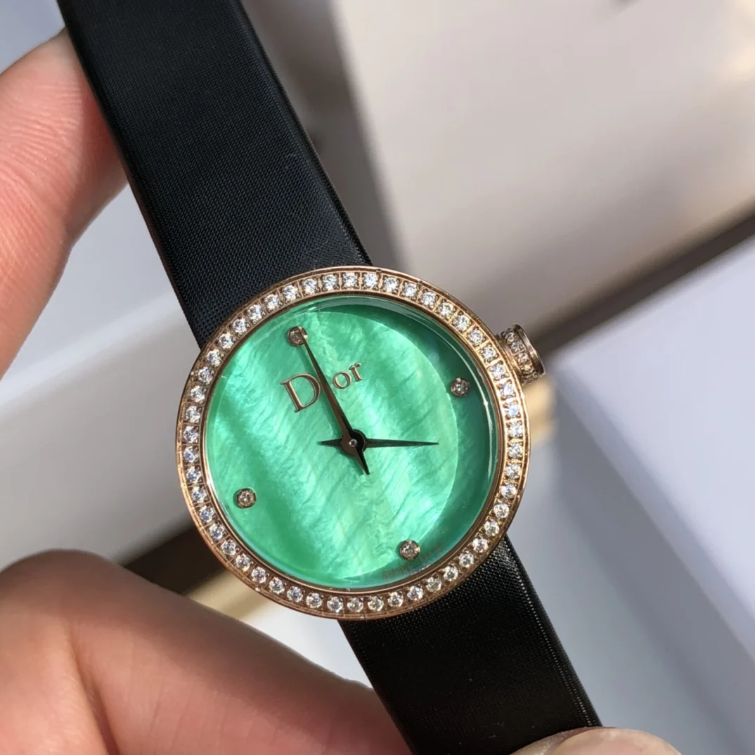 1 Malachite dial with 4 diamond hour markers and polished — photographed off the sweep