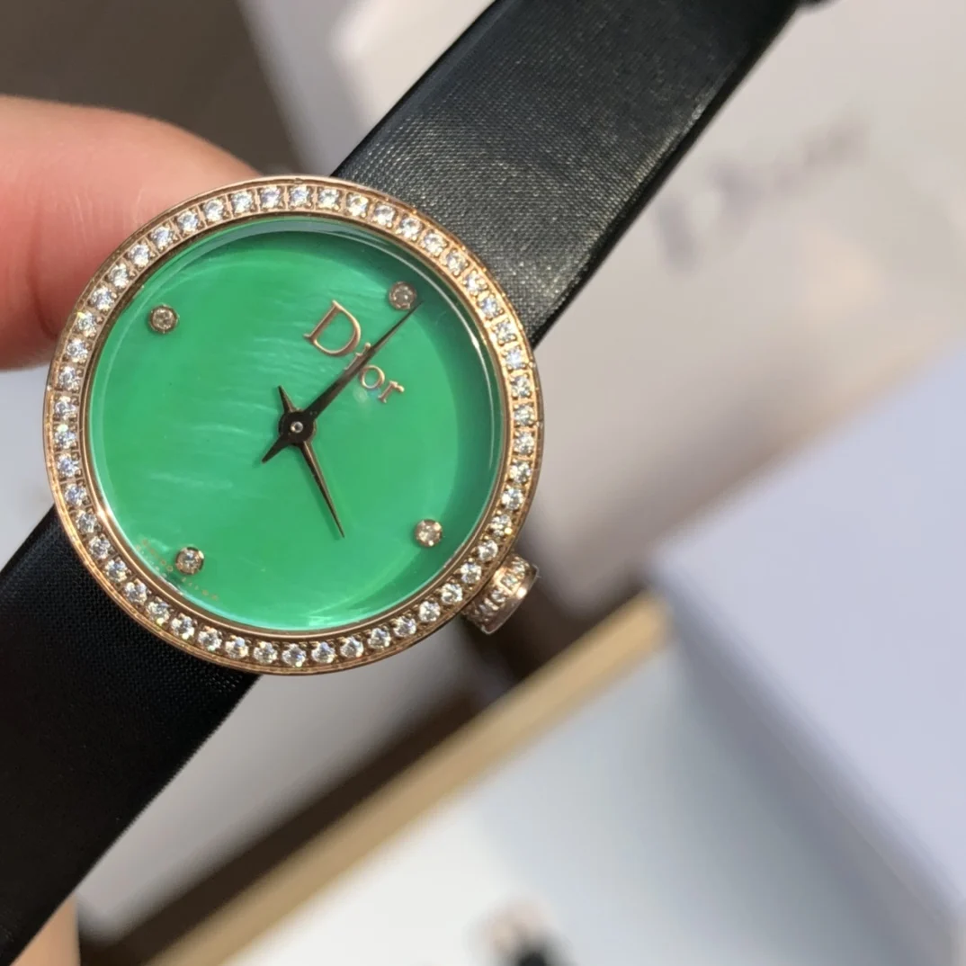 1 Malachite dial with 4 diamond hour markers and polished — photographed off the sweep
