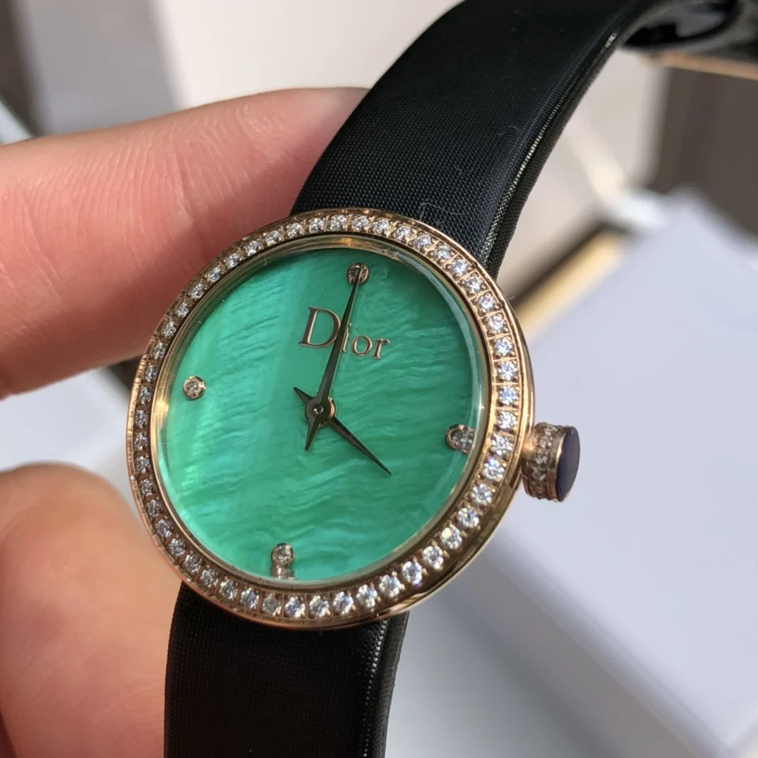1 Malachite dial with 4 diamond hour markers and polished — photographed off the sweep