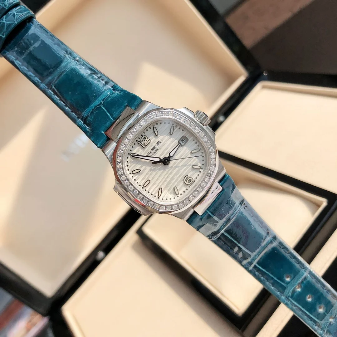3 Silver, Blue and White — photographed off the sweep