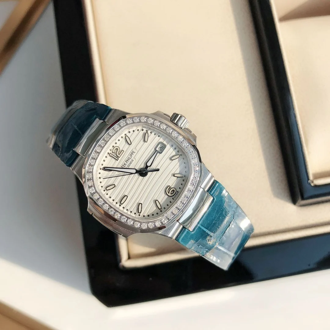 3 Silver, Blue and White — photographed off the sweep