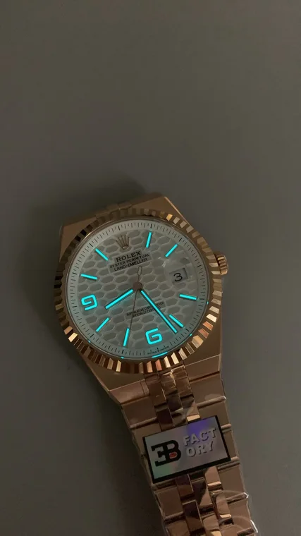 3BF, 40mm, rose gold Land Rover