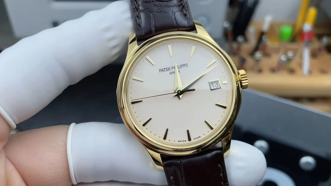 3k gold case with hinged cover, classic style