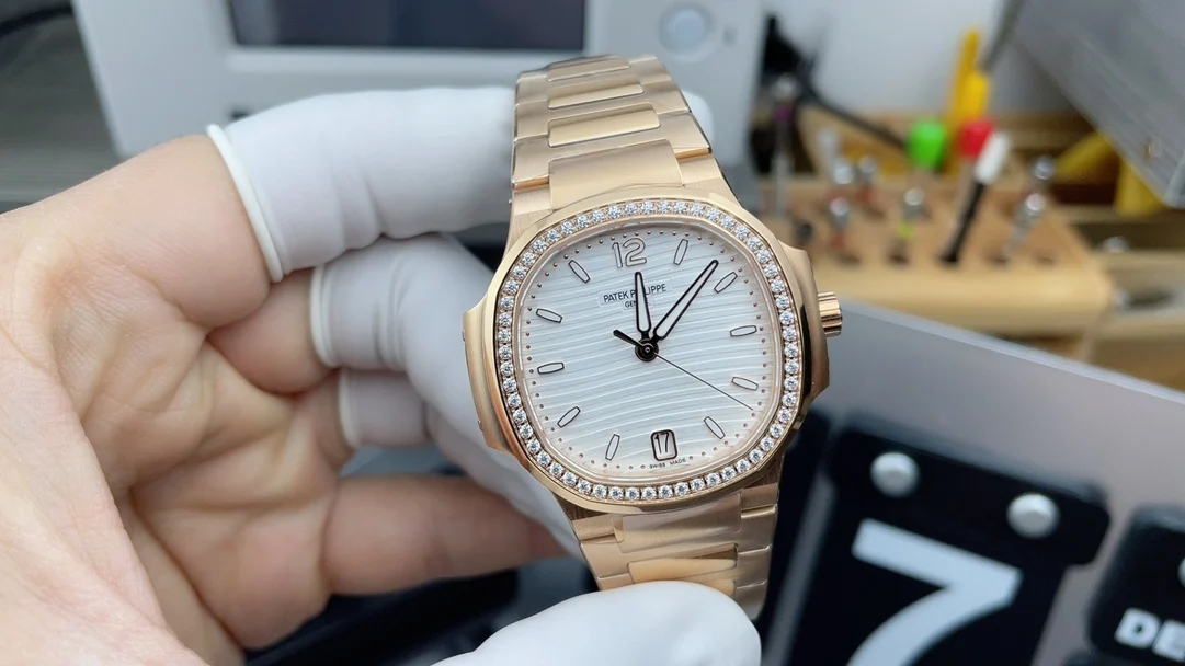 3k rose gold diamond-set bezel female parrot, 35.2mm — photographed off the sweep