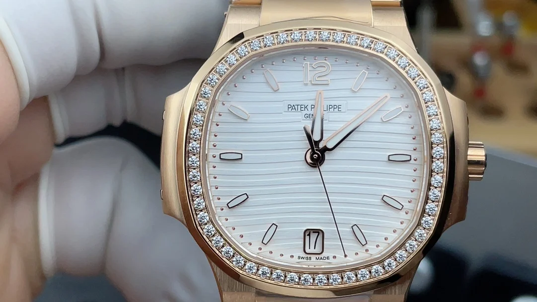 3k rose gold diamond-set bezel female parrot, 35.2mm — photographed off the sweep