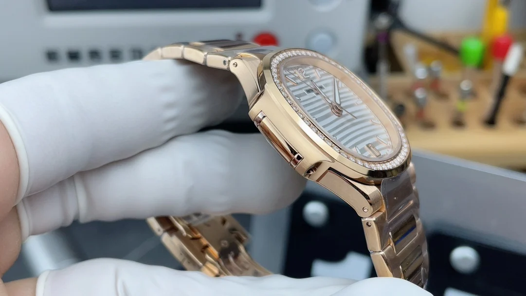 3k rose gold diamond-set bezel female parrot, 35.2mm — photographed off the sweep