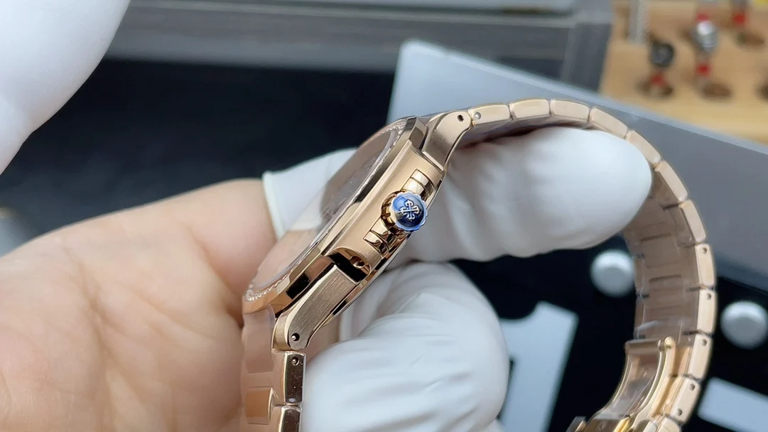 3k rose gold diamond-set bezel female parrot, 35.2mm — photographed off the sweep