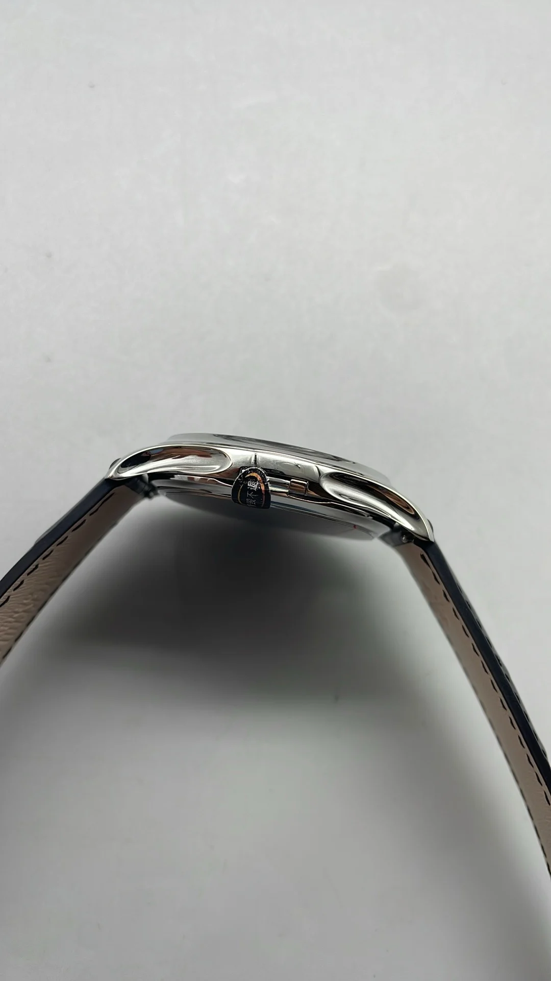 3kf, hinged cover — photographed off the sweep