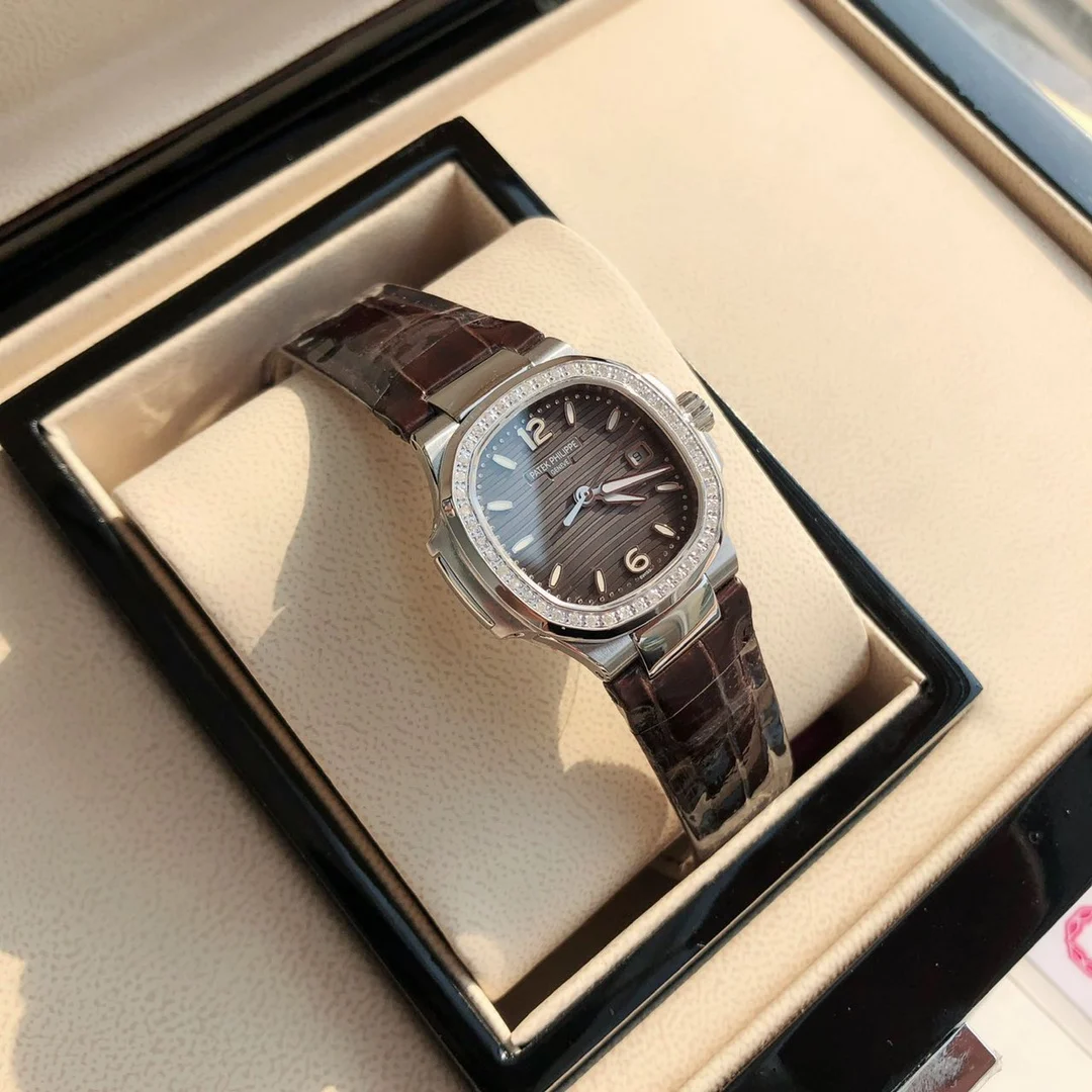 4 Silver and Dark Gray — photographed off the sweep