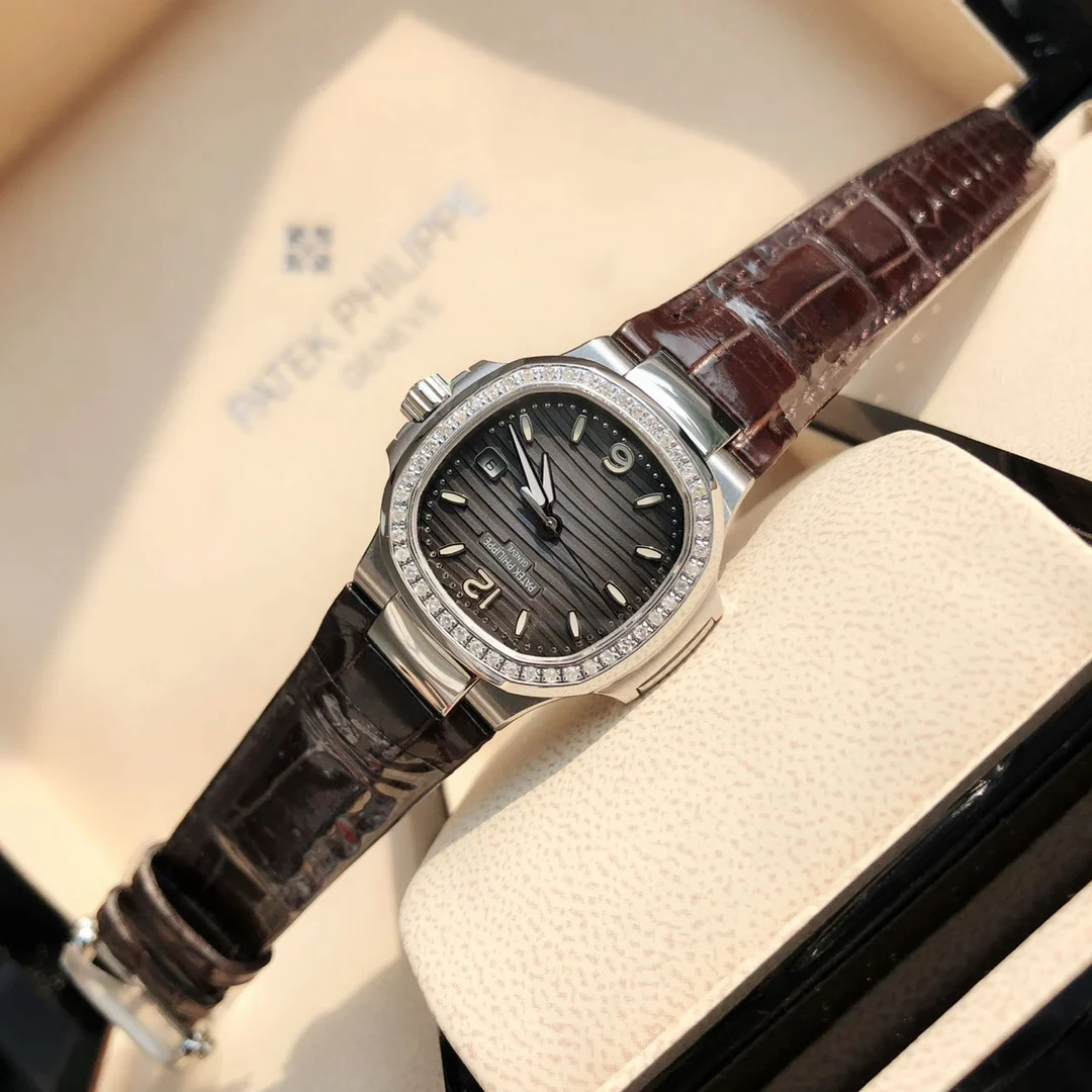 4 Silver and Dark Gray — photographed off the sweep