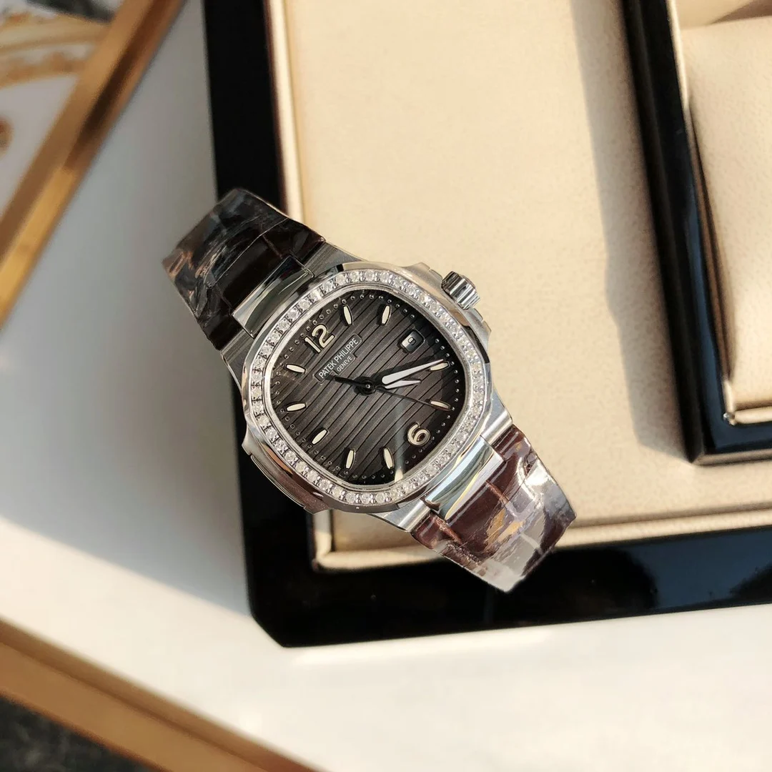 4 Silver and Dark Gray — photographed off the sweep