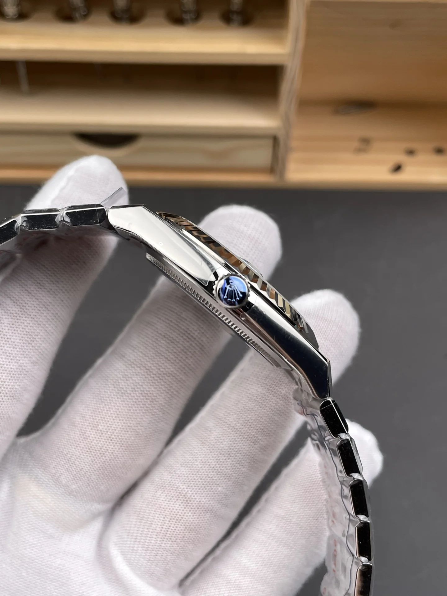 8+ Land Rover Blue Dial / 40mm / 9015 Movement / Counterweight — photographed off the sweep