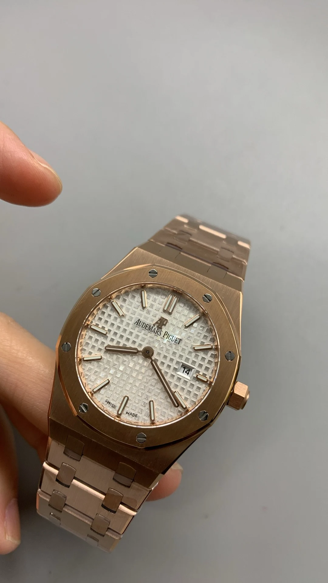 8f, 33mm, rose gold quartz, female ap — photographed off the sweep