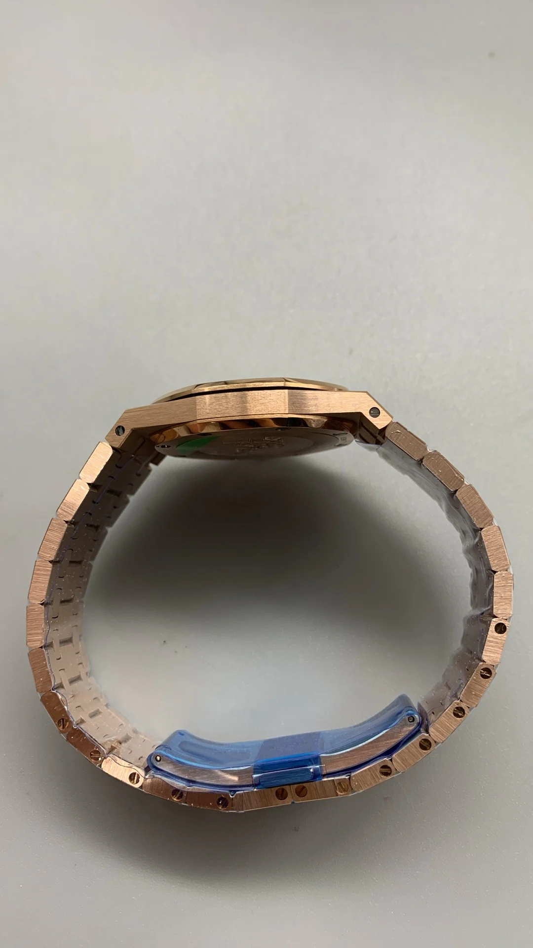 8f, 33mm, rose gold quartz, female ap — photographed off the sweep