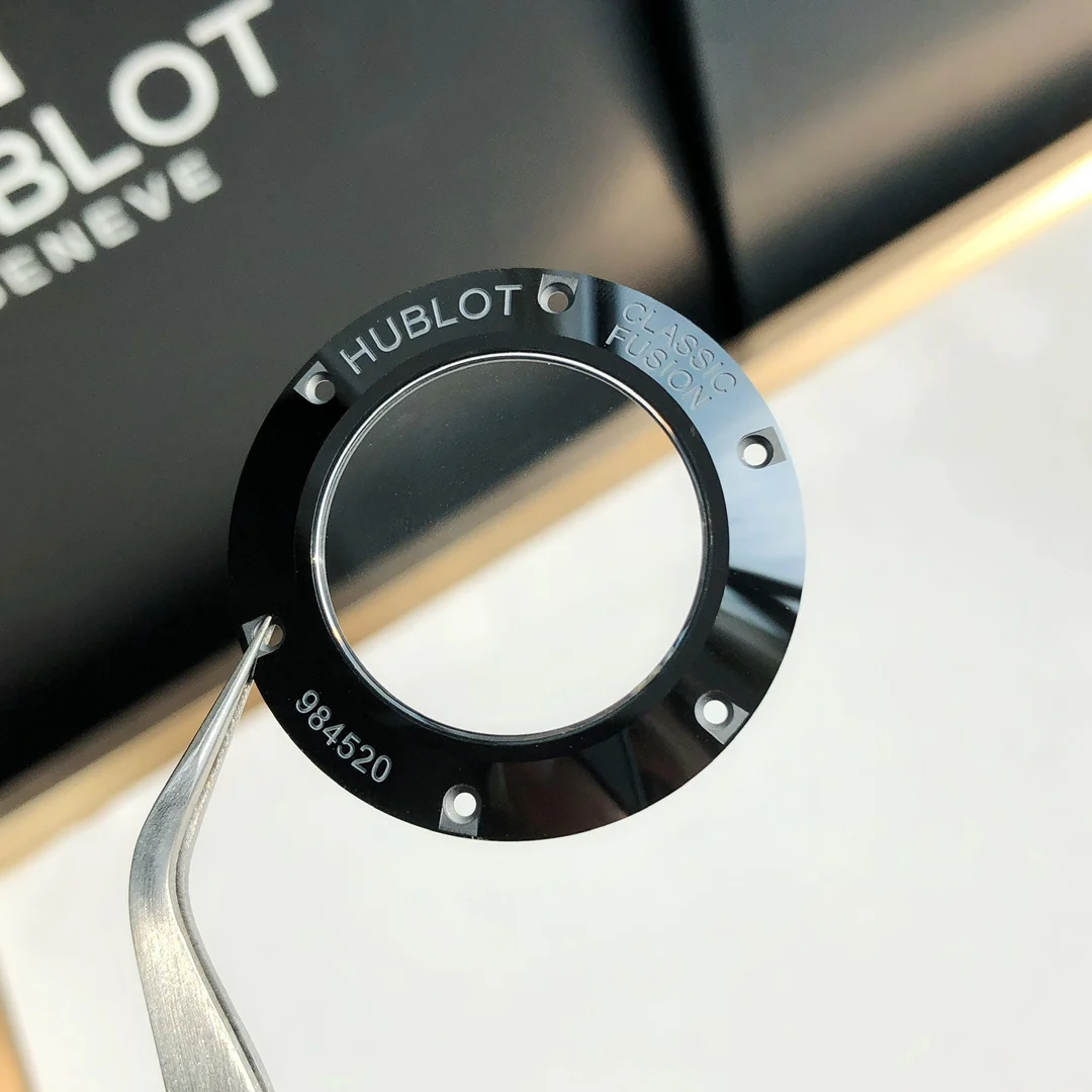 A brand new high-tech ceramic case with a rare ceramic bezel