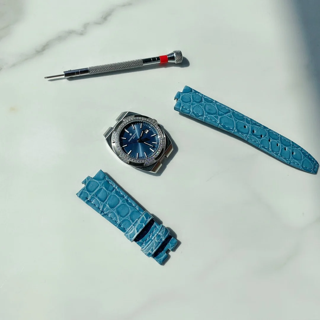 A small surgical accessory allows for easy disassembly of