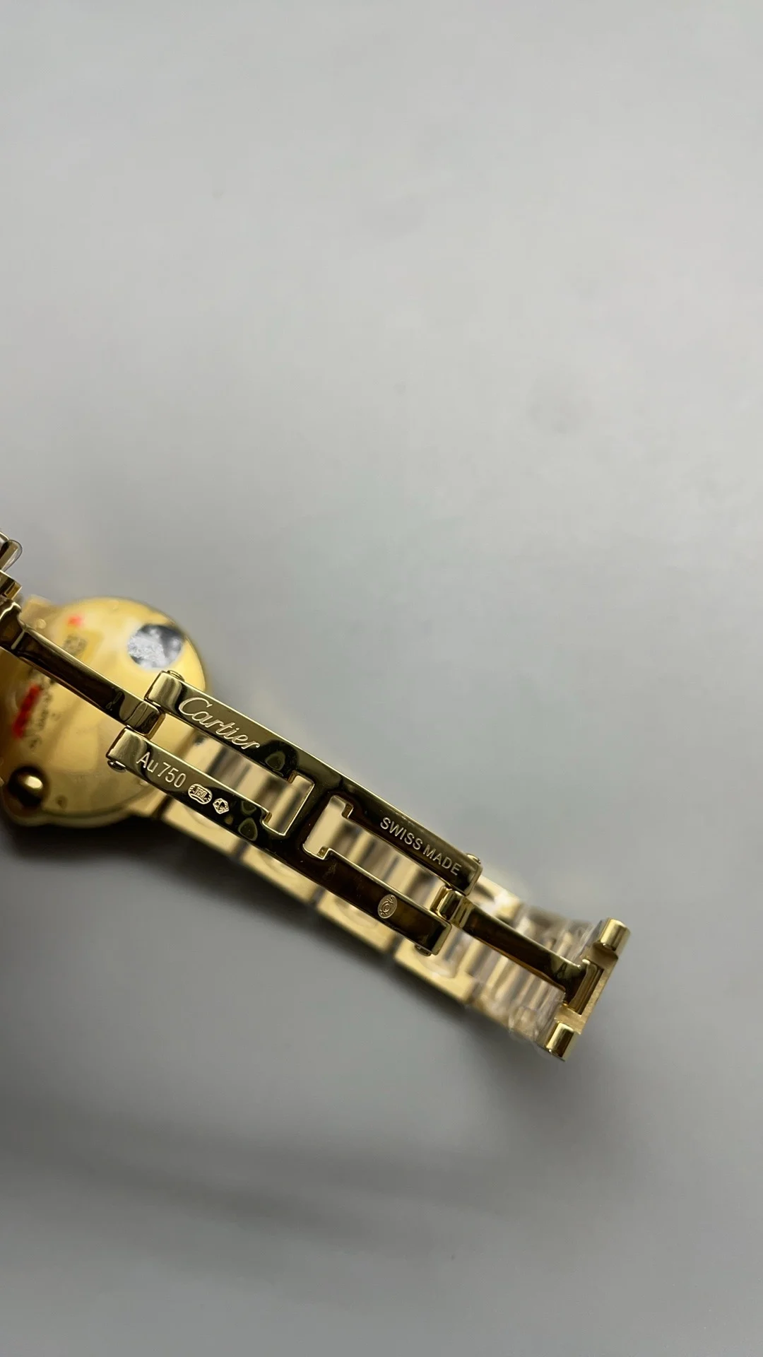 Af, 33mm, Golden Balloon β photographed off the sweep