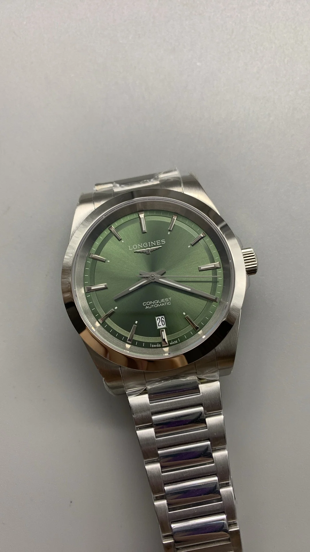 AF, 41nm, Vibrant Green, a2892 — photographed off the sweep