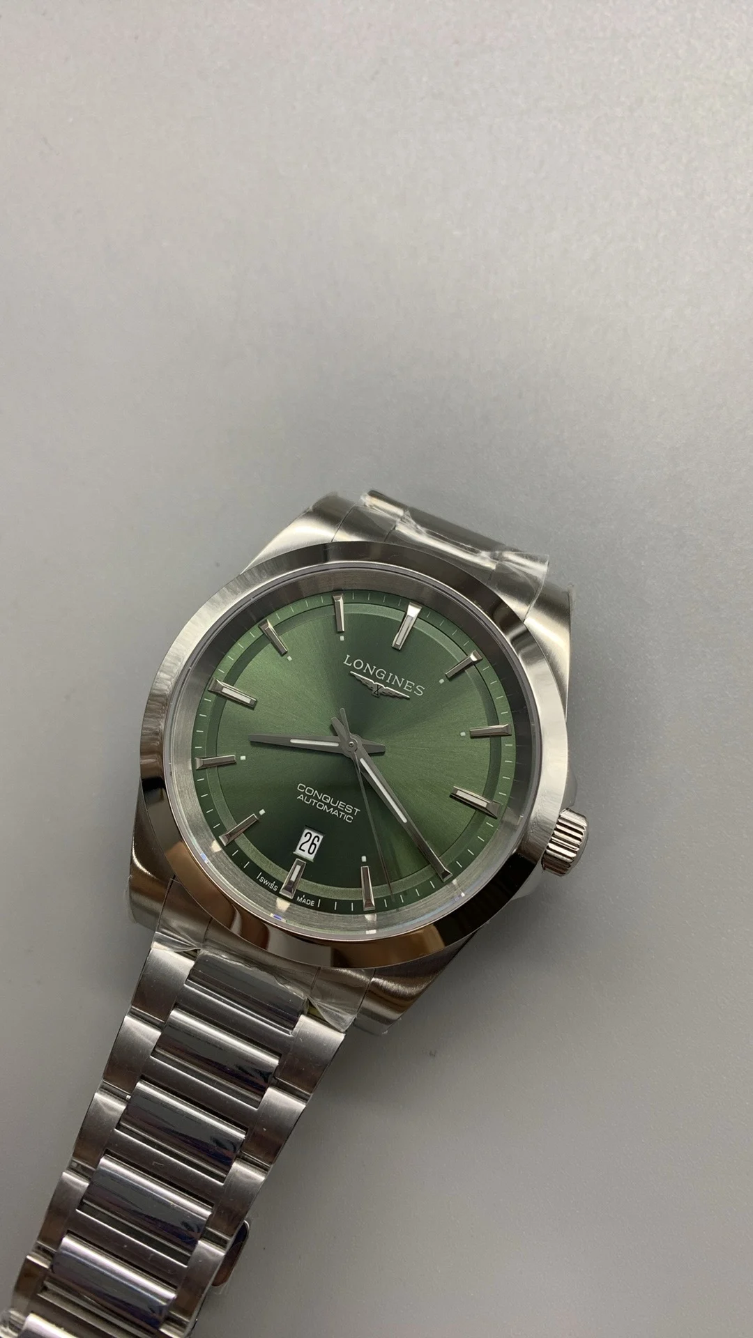AF, 41nm, Vibrant Green, a2892 — photographed off the sweep