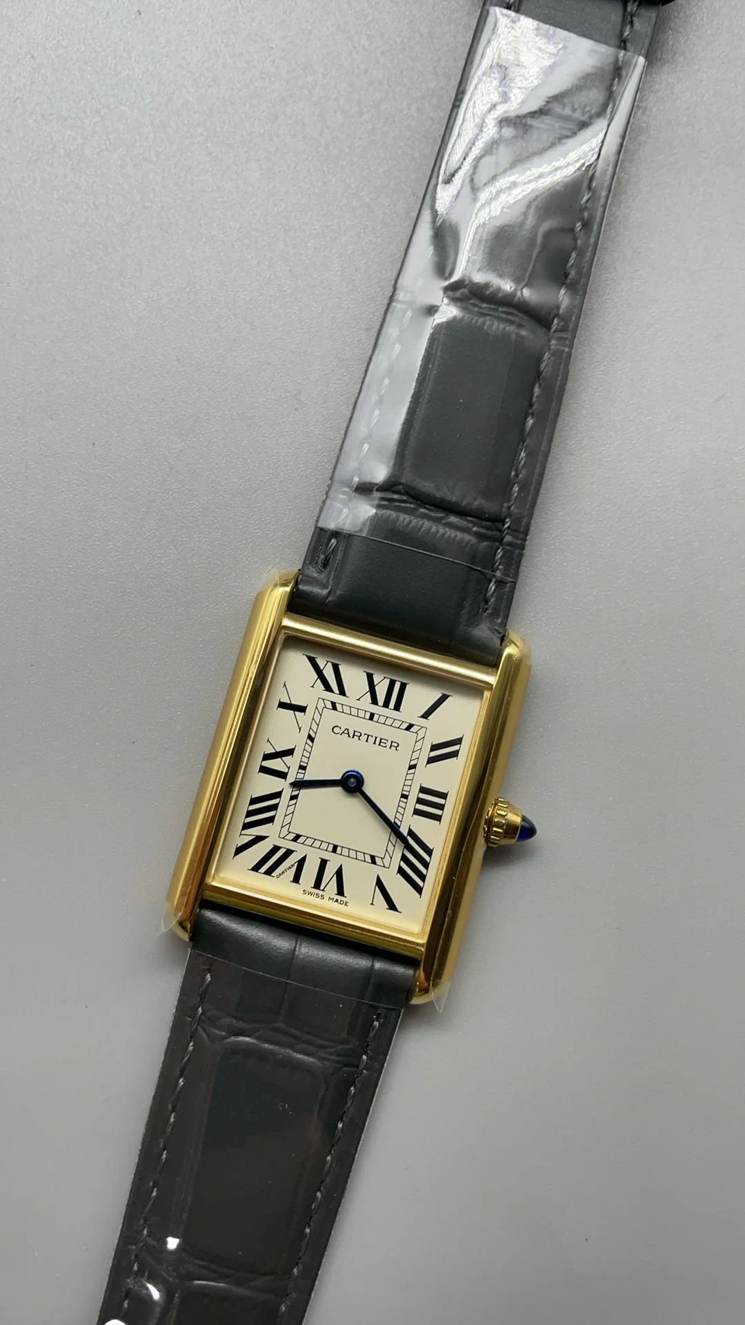 AF, leather strap, medium size, 33.7*25.5mm, golden gray leather — photographed off the sweep