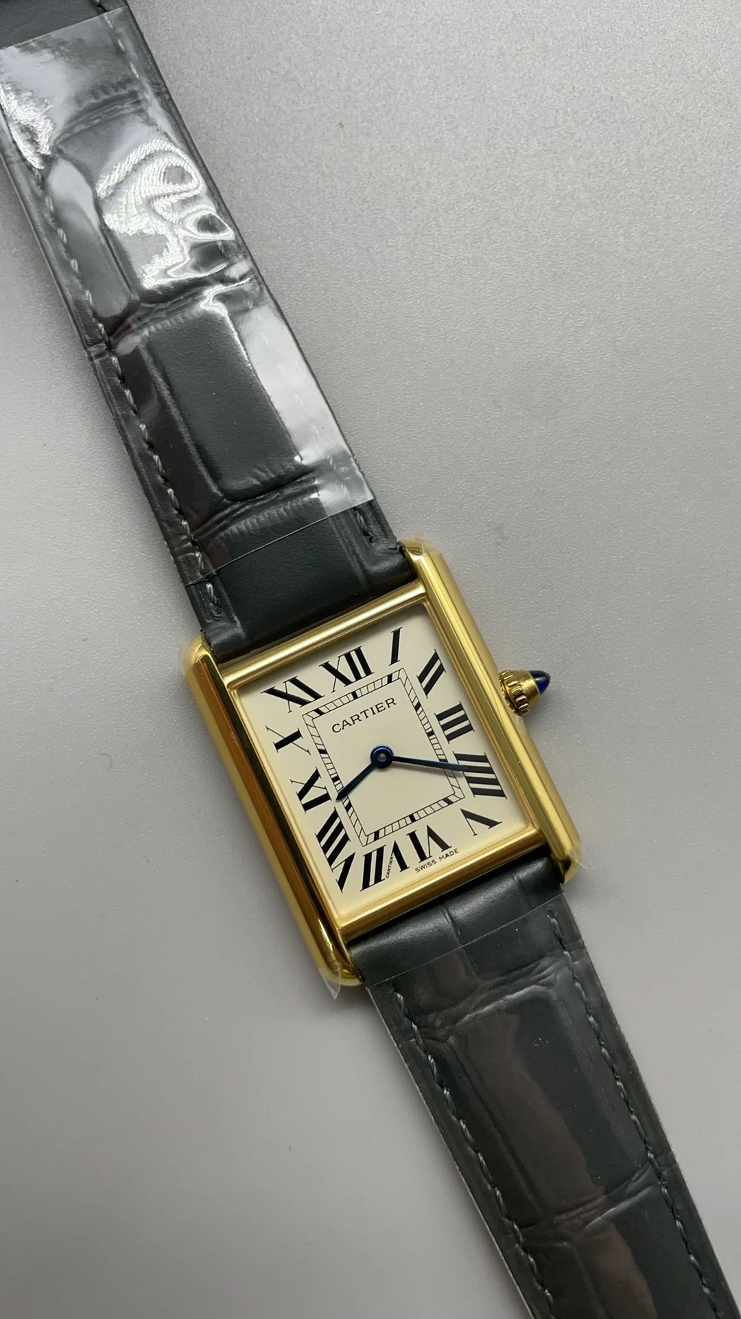 AF, leather strap, medium size, 33.7*25.5mm, golden gray leather — photographed off the sweep