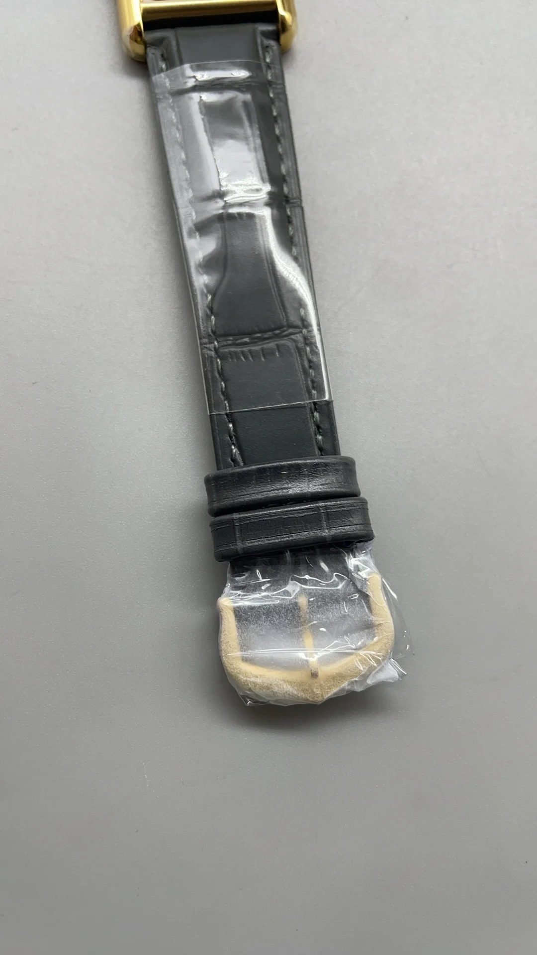 AF, leather strap, medium size, 33.7*25.5mm, golden gray leather — photographed off the sweep