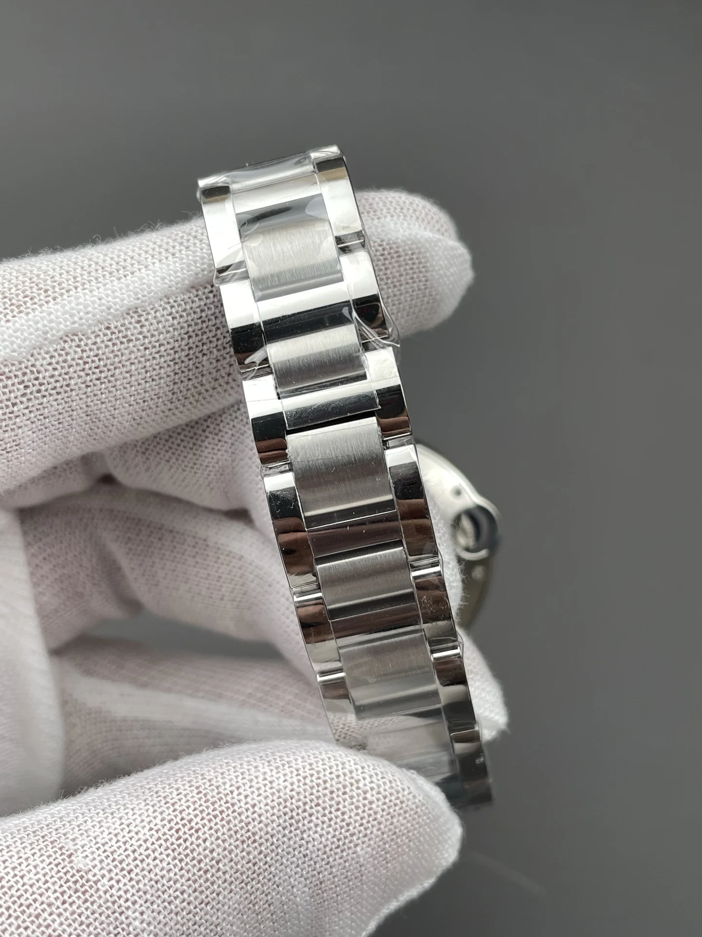 AF Pink Balloon Diamond-Set Bezel, Smooth Surface/33mm/NH05 — photographed off the sweep