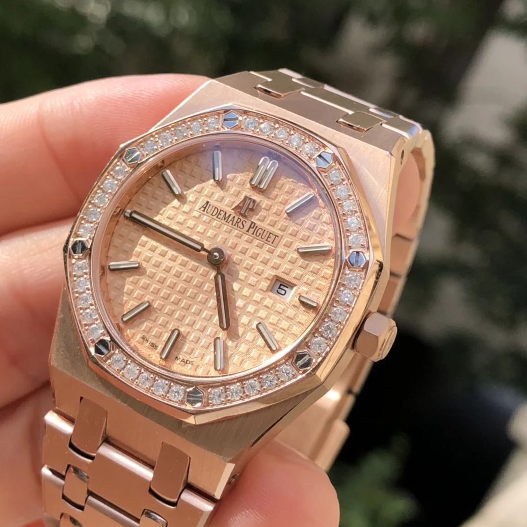 Anti-glare treated sapphire crystal