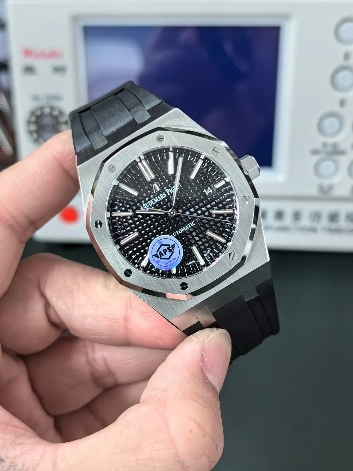 APA15400 Black Rubber Strap — photographed off the sweep