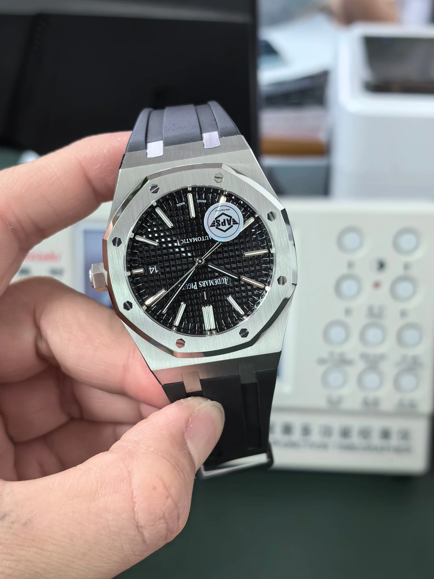 APA15400 Black Rubber Strap — photographed off the sweep