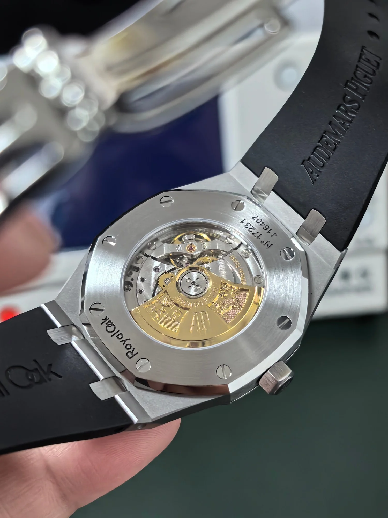 APA15400 Black Rubber Strap — photographed off the sweep