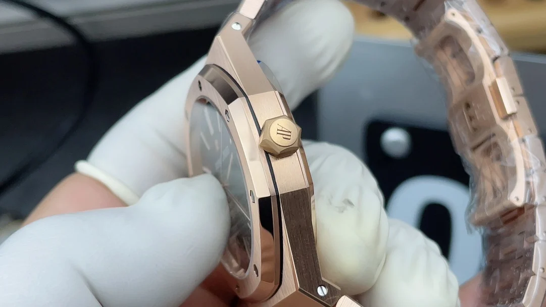 APS15400 Rose Gold — photographed off the sweep