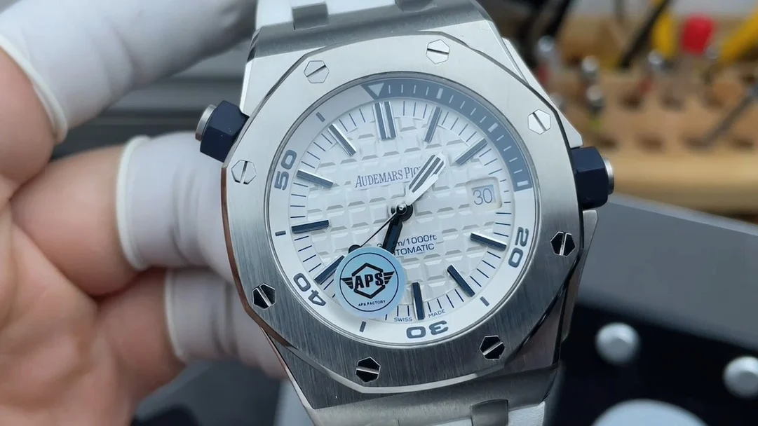 APS15707 White