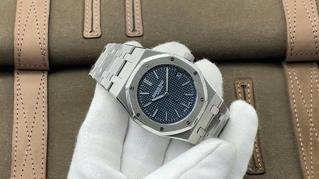 Audemars Piguet 15202 — photographed off the sweep