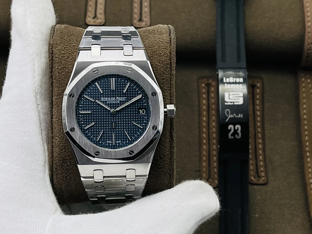 Audemars Piguet 15202 — photographed off the sweep