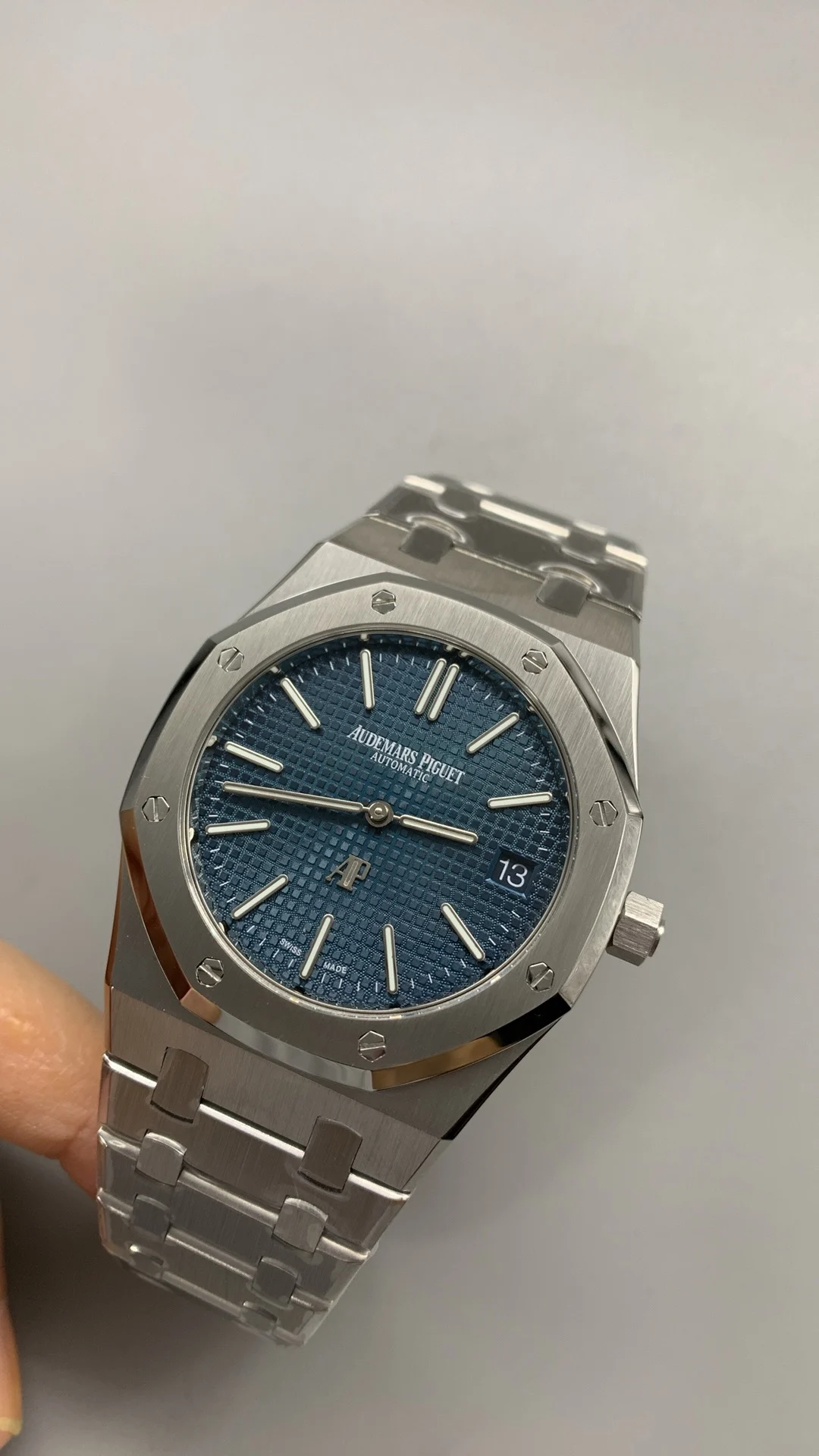 Audemars Piguet 15202 — photographed off the sweep