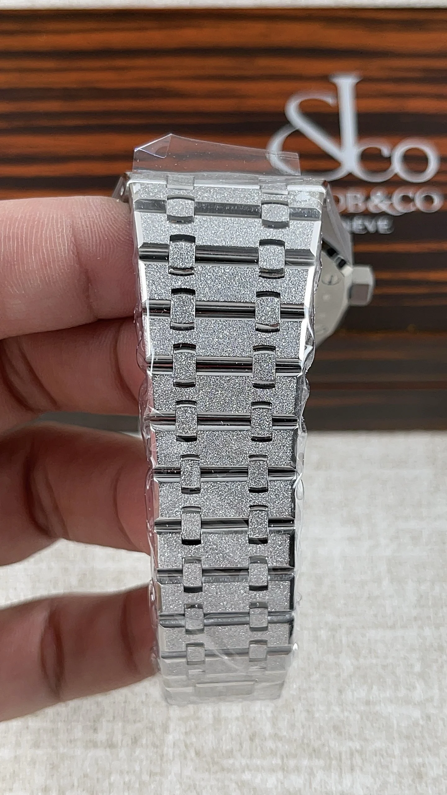 Audemars Piguet 15400 — photographed off the sweep