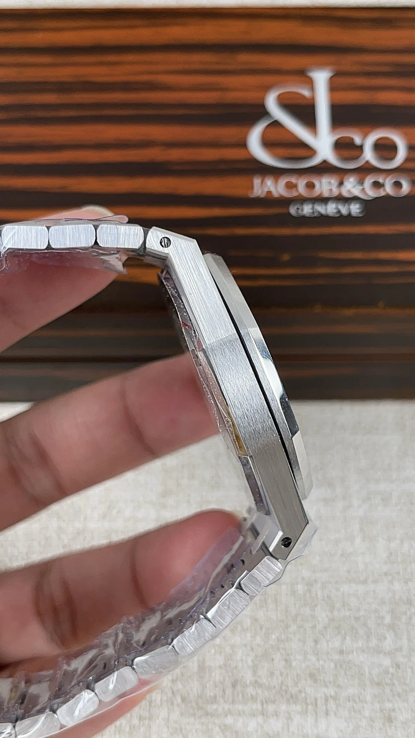 Audemars Piguet 15400 — photographed off the sweep