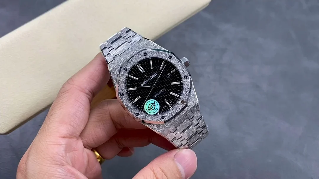 Audemars Piguet 15410 — photographed off the sweep