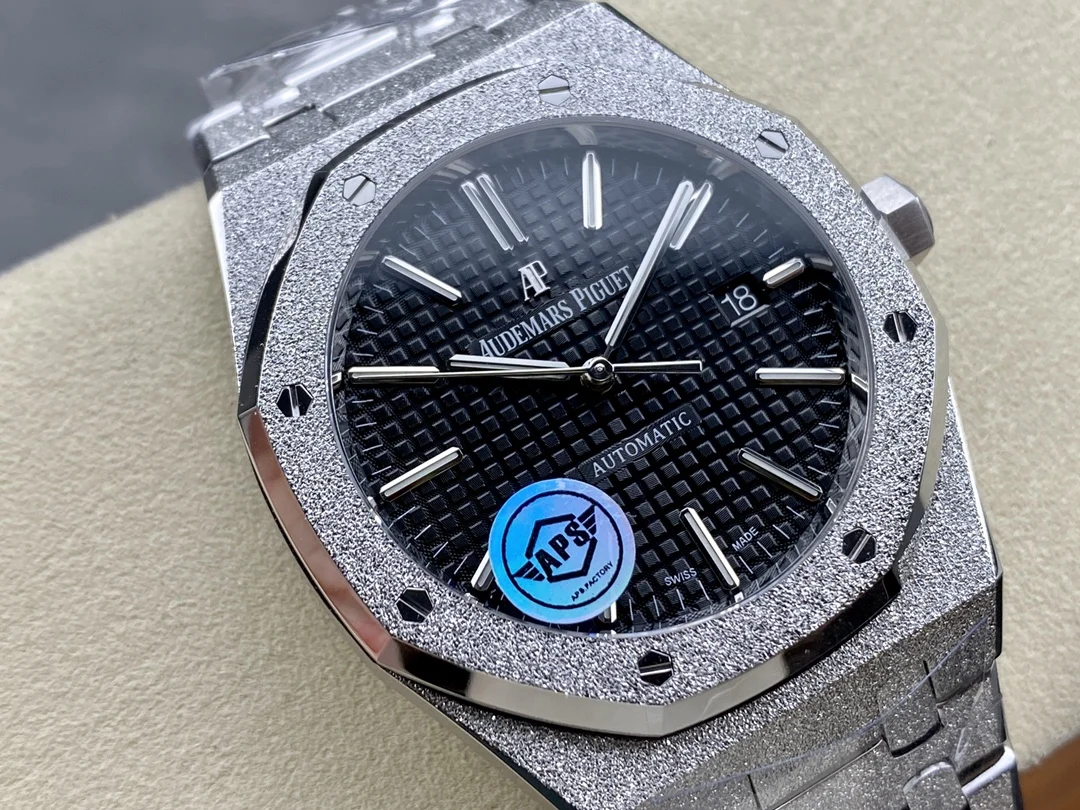 Audemars Piguet 15410 — photographed off the sweep