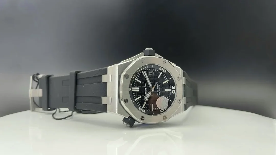 Audemars Piguet 15701 — photographed off the sweep