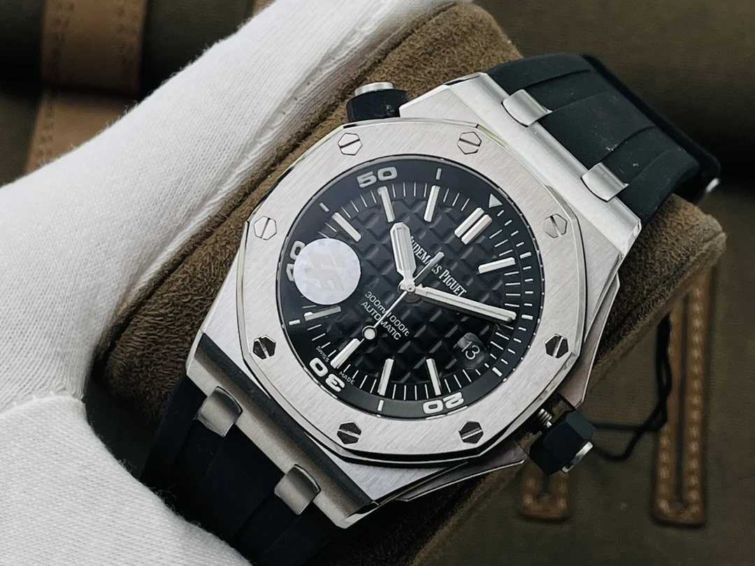 Audemars Piguet 15701 — photographed off the sweep