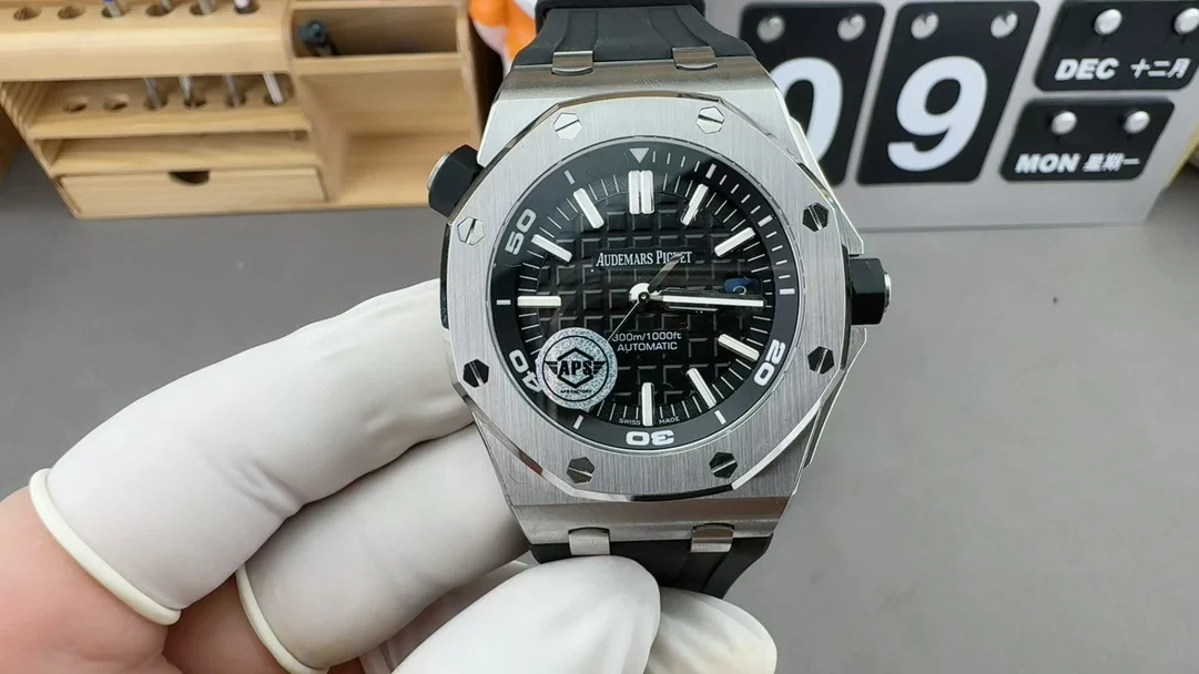 Audemars Piguet 15703 — photographed off the sweep