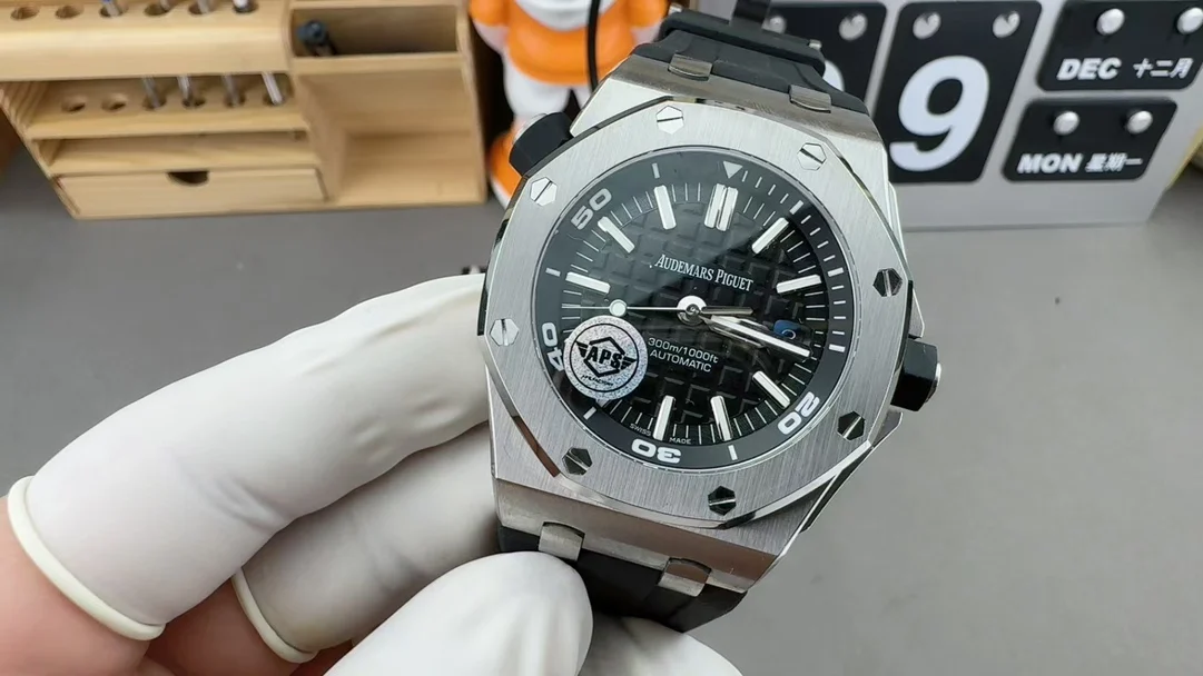 Audemars Piguet 15703 — photographed off the sweep