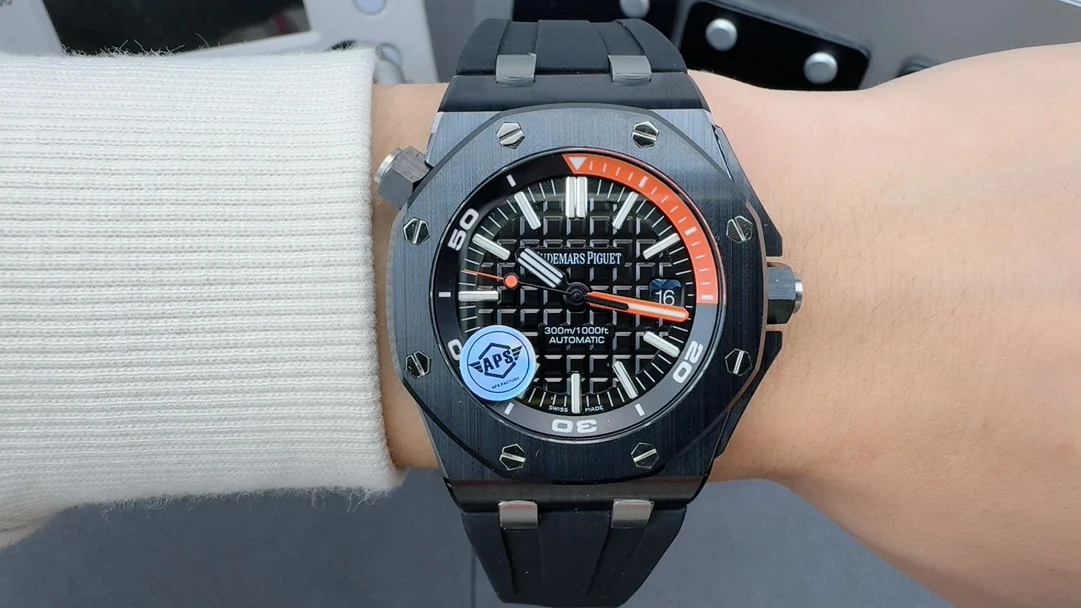 Audemars Piguet 15707 — photographed off the sweep