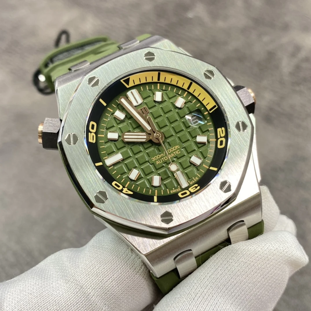 Audemars Piguet 15720 — photographed off the sweep