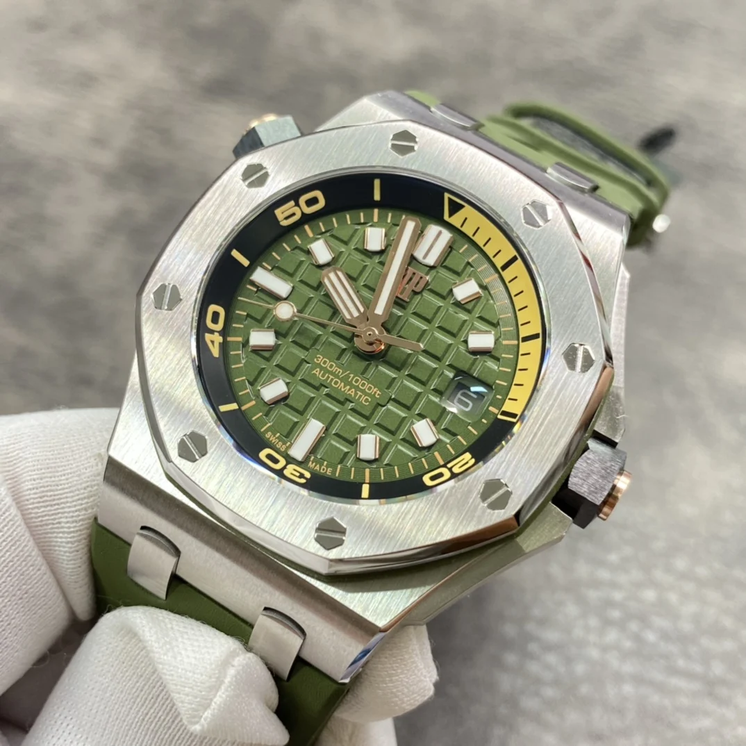 Audemars Piguet 15720 — photographed off the sweep