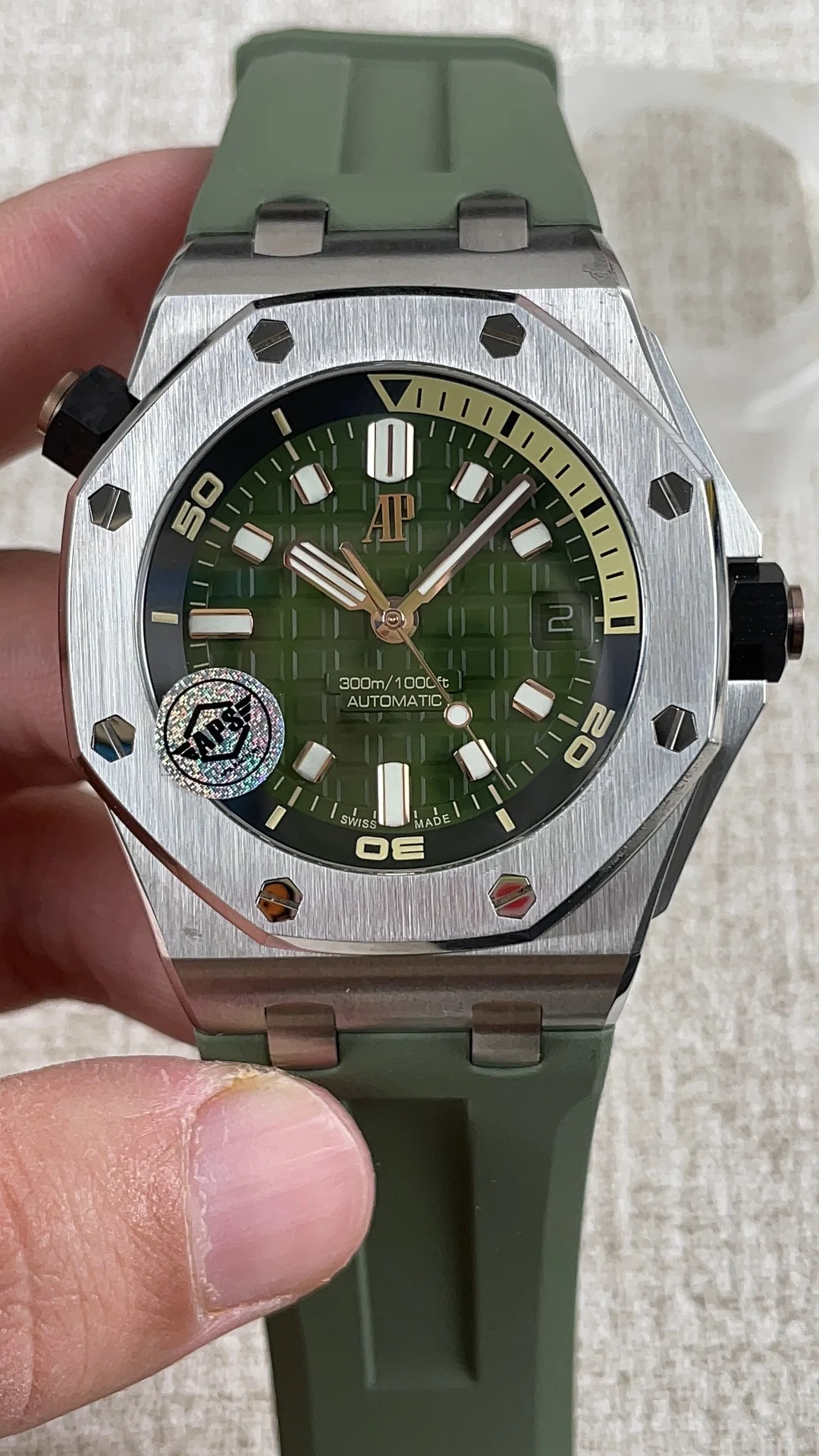Audemars Piguet 15720 — photographed off the sweep