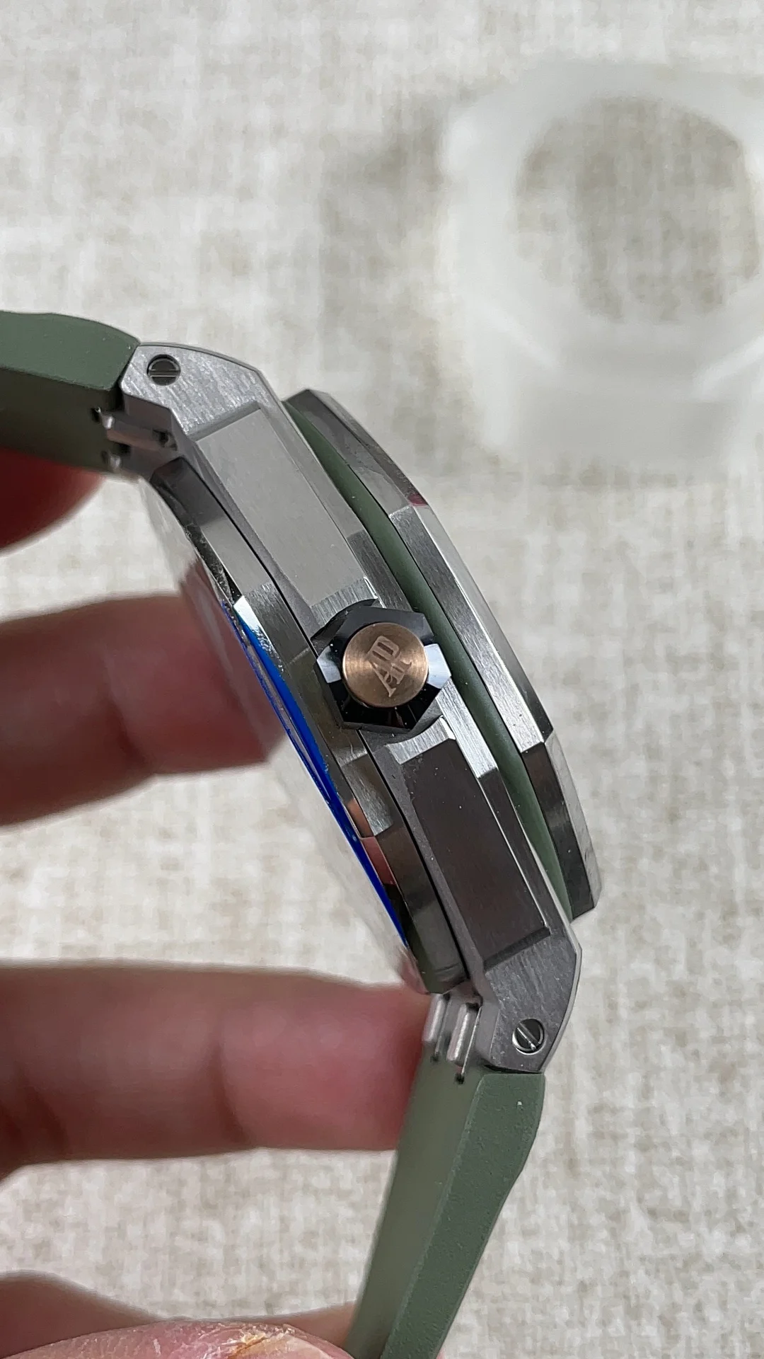 Audemars Piguet 15720 — photographed off the sweep